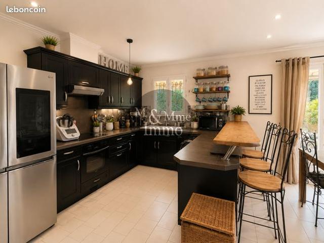 Maison 7 pièces 252 m²