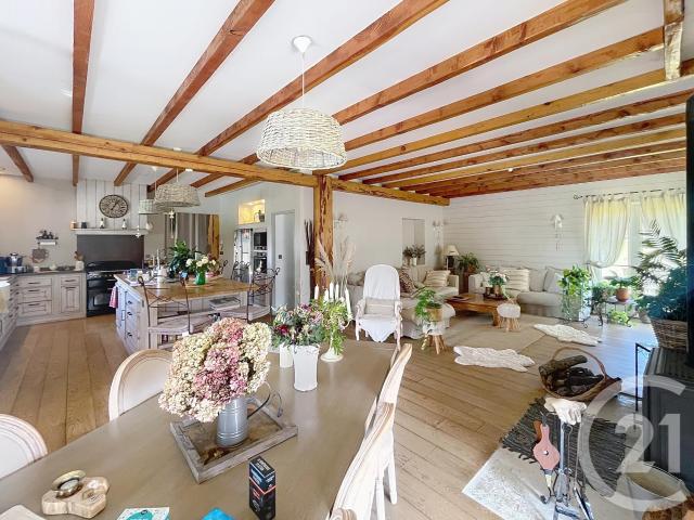 Maison 7 pièces 252 m²
