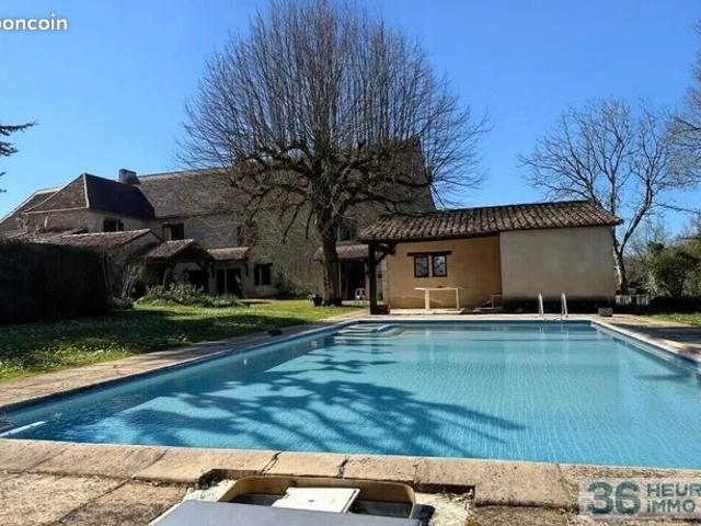 Maison 7 pièces 252 m²