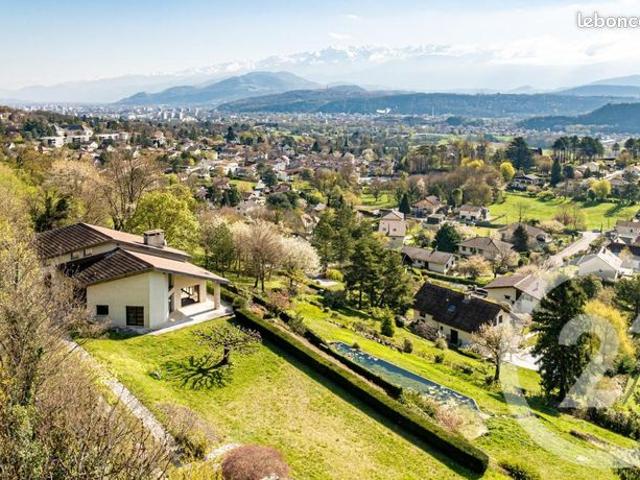Maison 7 pièces 253 m²
