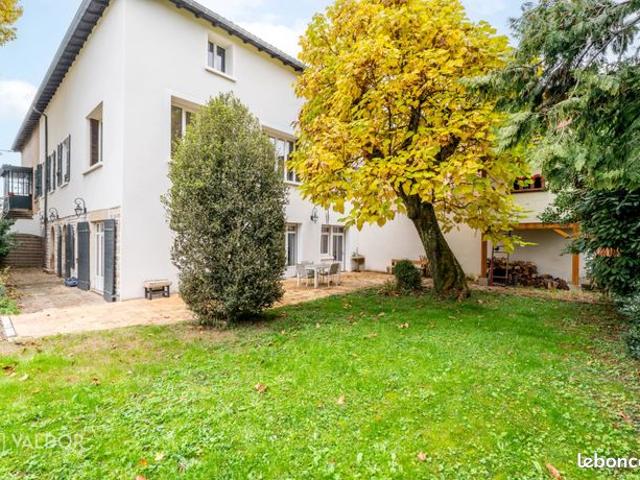 Maison 7 pièces 253 m²