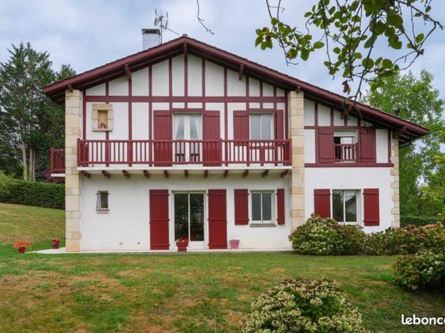 Maison 7 pièces 264 m²