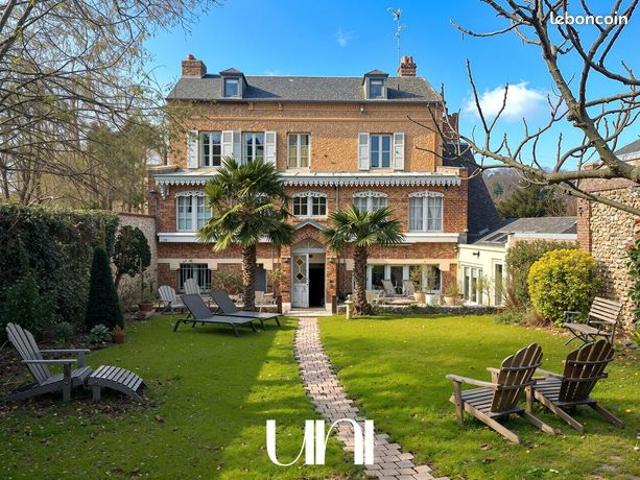 Maison 7 pièces 264 m²