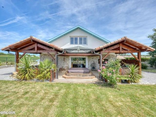 Maison 7 pièces 264 m²