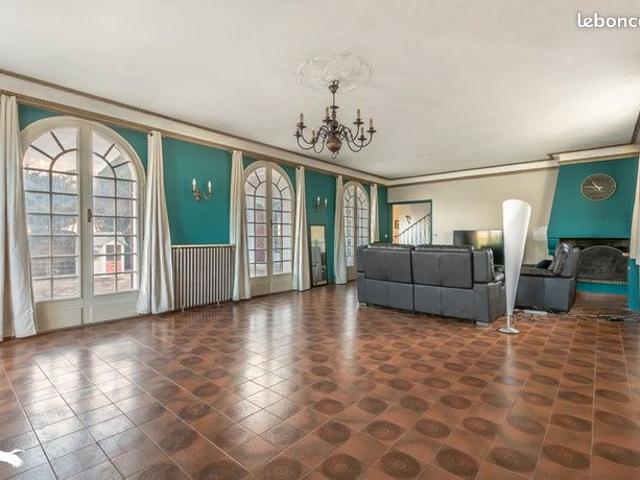 Maison 7 pièces 264 m²