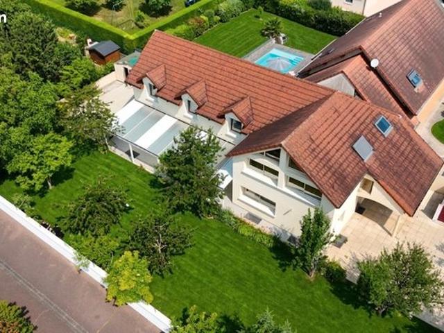 Maison 7 pièces 265 m²