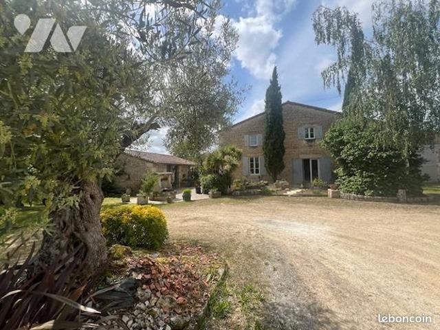 Maison 7 pièces 265 m²