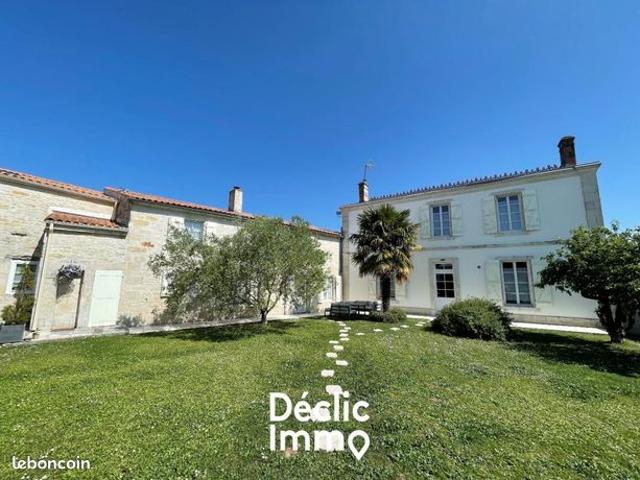 Maison 7 pièces 265 m²