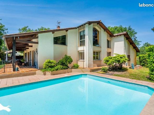 Maison 7 pièces 265 m²