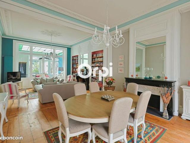 Maison 7 pièces 265 m²