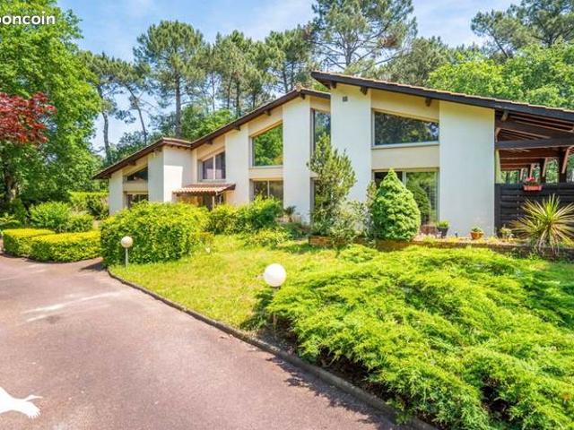 Maison 7 pièces 265 m²