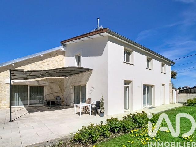 Maison 7 pièces 265 m²