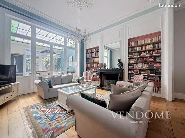 Maison 7 pièces 265 m²