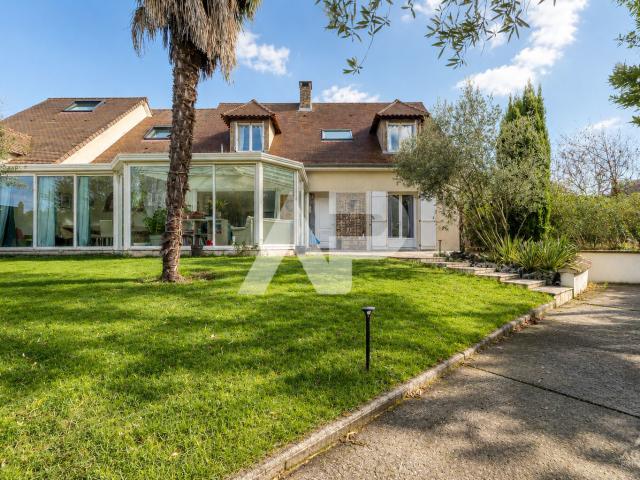 Maison 7 pièces 266 m²