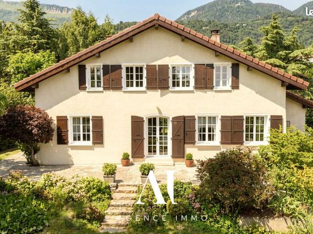Maison 7 pièces 266 m²