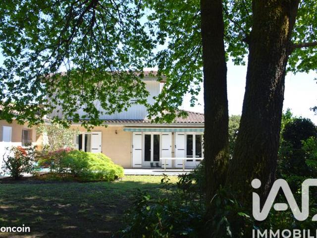 Maison 7 pièces 266 m²