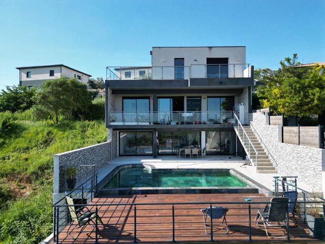 Maison 7 pièces 266 m²