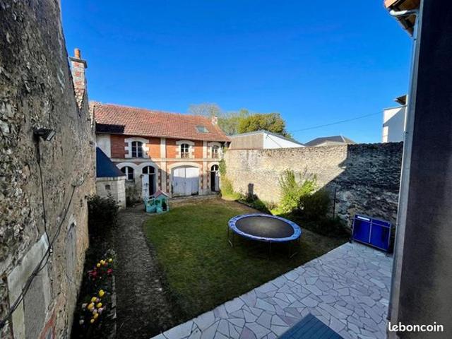 Maison 7 pièces 266 m²