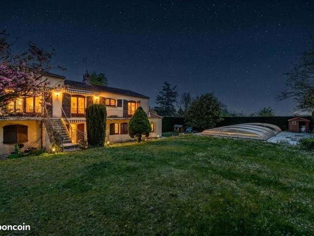 Maison 7 pièces 266 m²