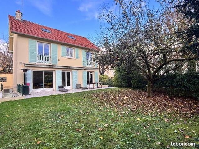 Maison 7 pièces 267 m²