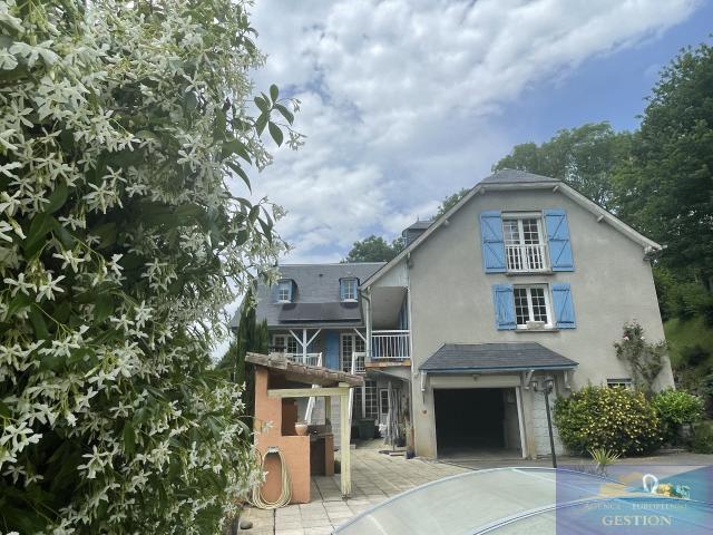 Maison 7 pièces 267 m²