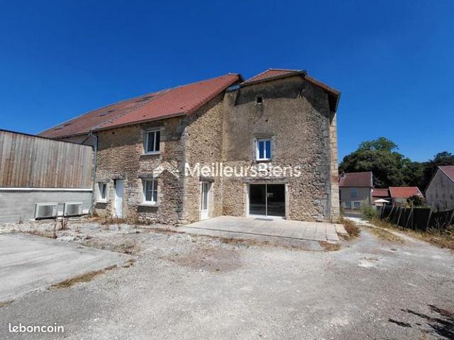 Maison 7 pièces 267 m²