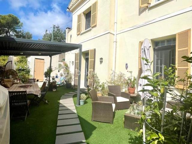 Maison 7 pièces 268 m²