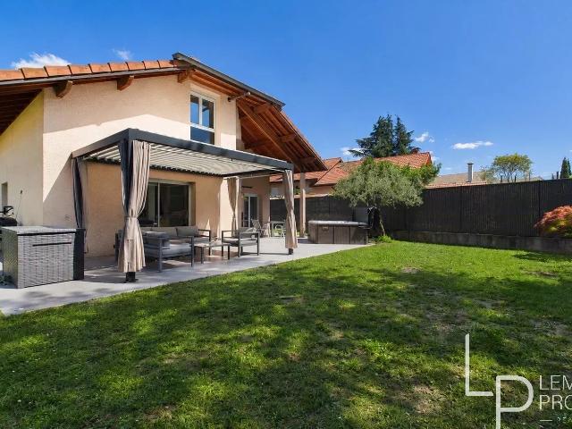 Maison 8 pièces 269 m²