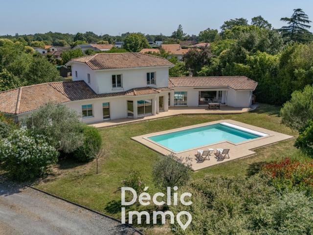 Maison 7 pièces 260 m²