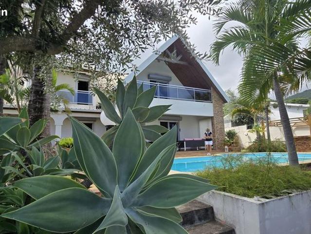 Maison 7 pièces 260 m²