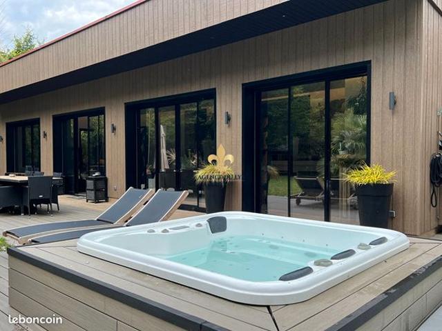Maison 7 pièces 260 m²