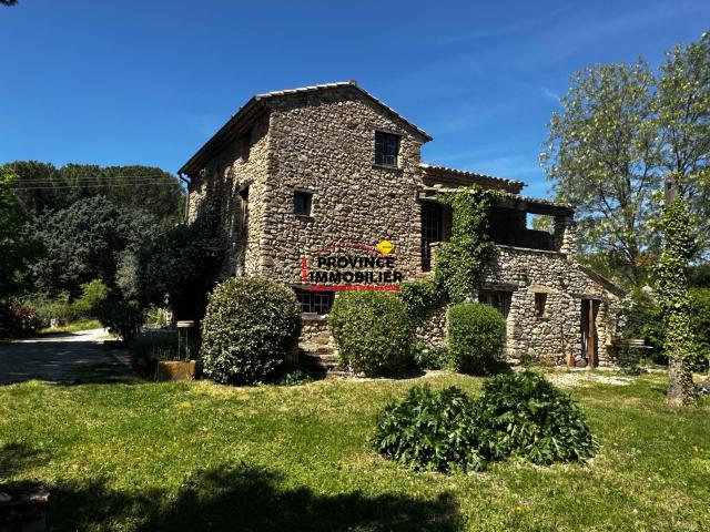 Maison 7 pièces 260 m²