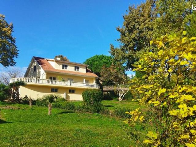 Maison 7 pièces 260 m²