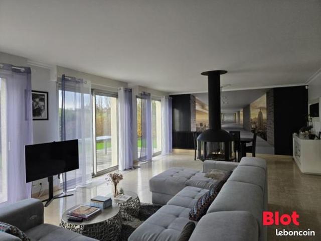 Maison 7 pièces 260 m²