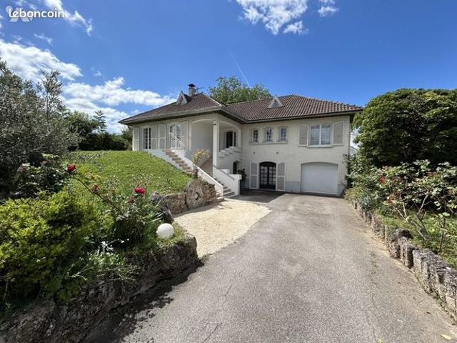 Maison 7 pièces 260 m²