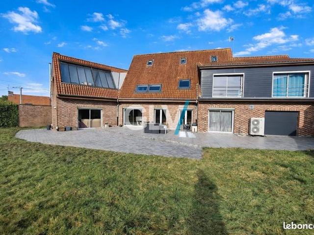 Maison 7 pièces 260 m²