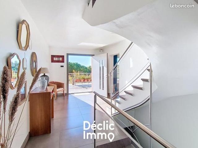 Maison 7 pièces 260 m²