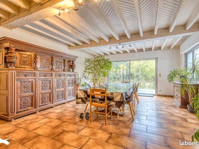 Maison 7 pièces 260 m²