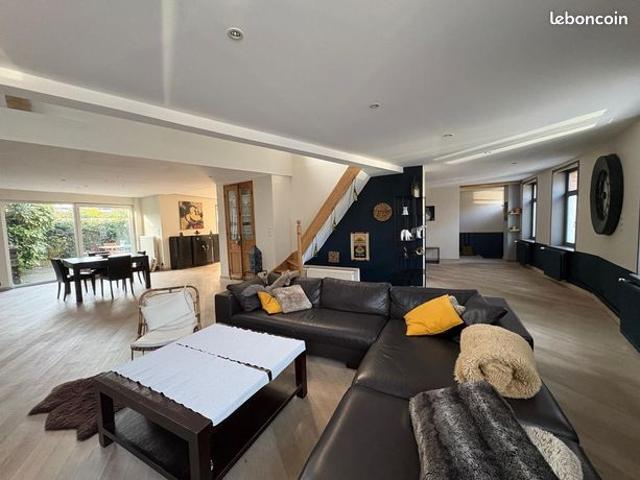 Maison 7 pièces 260 m²