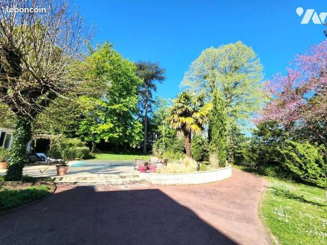 Maison 7 pièces 260 m²