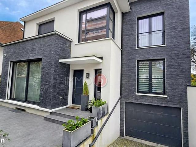 Maison 7 pièces 260 m²