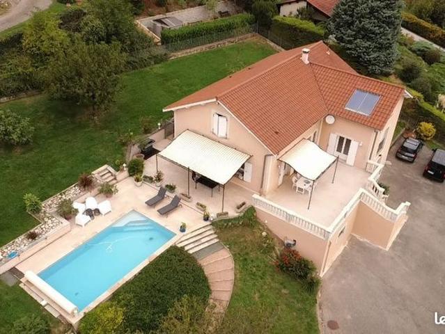 Maison 7 pièces 260 m²