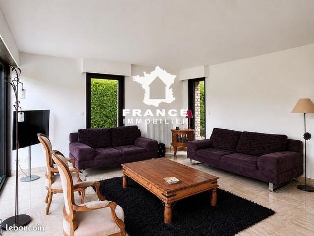 Maison 7 pièces 260 m²
