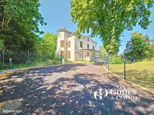 Maison 7 pièces 260 m²