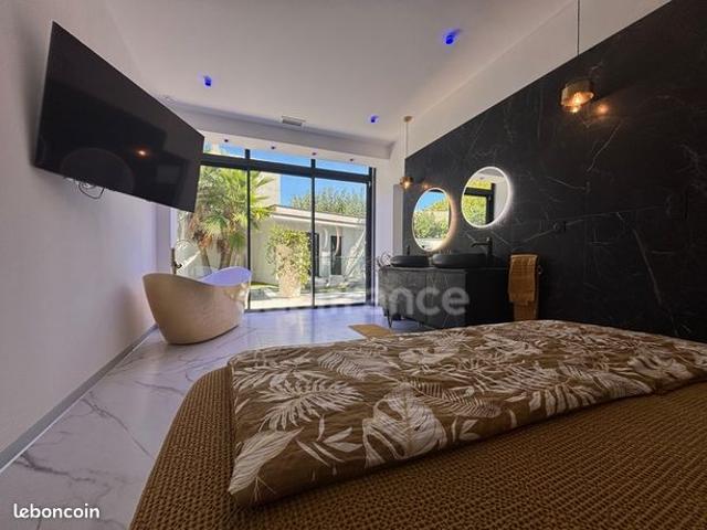 Maison 7 pièces 261 m²