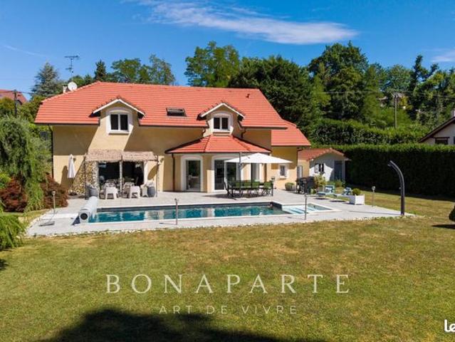 Maison 7 pièces 261 m²