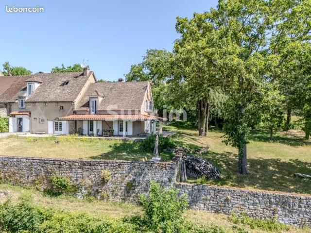 Maison 7 pièces 261 m²