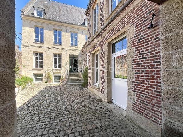 Maison 7 pièces 261 m²