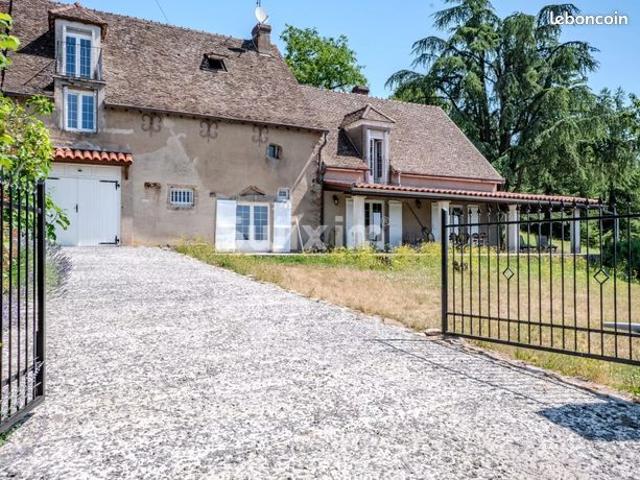 Maison 7 pièces 261 m²