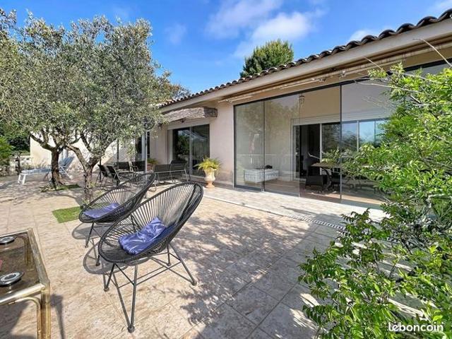 Maison 7 pièces 262 m²